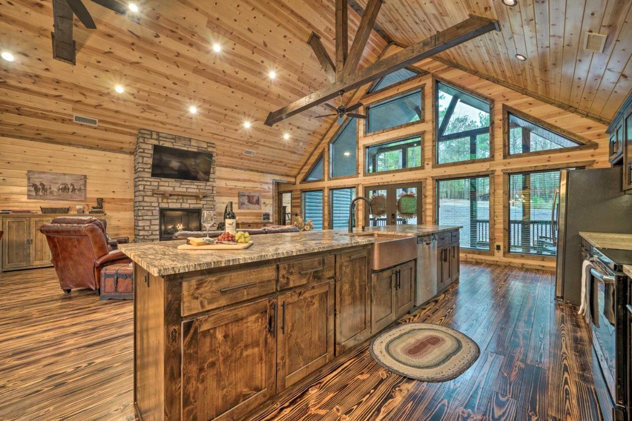 Broken Bow Cabin Deck With Hot Tub And Pool Table! Kültér fotó