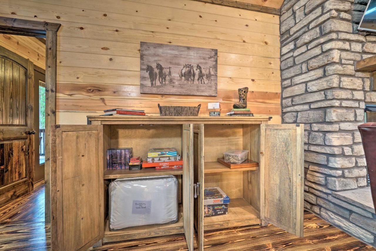 Broken Bow Cabin Deck With Hot Tub And Pool Table! Kültér fotó